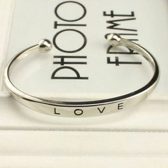 Jewelry - 1 LEFT! ❤️ NEW STAINLESS STEEL LOVE HEART BRACELET